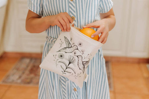 Ditch single-use plastic and pack your snacks sustainably with our eco-friendly Reusable Snack Bag.