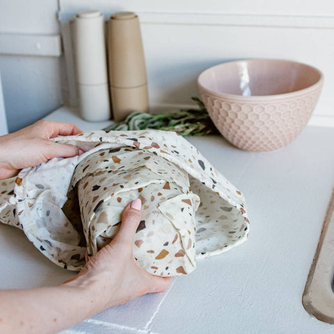 Beeswax food wraps are an all natural, reusable & eco-friendly alternative to plastic wrap in the kitchen and beyond.