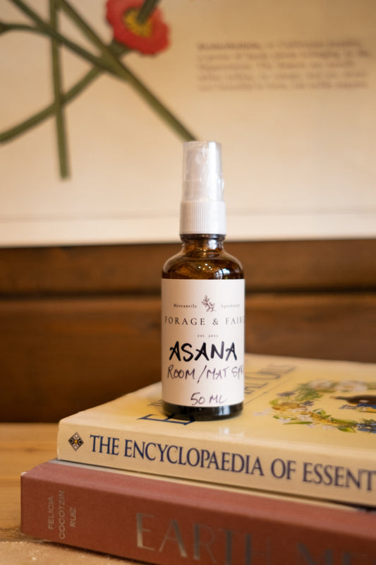 Experience the refreshing and invigorating benefits of our "Asana" room spray. Mindfully crafted with peppermint, spearmint, and eucalyptus essential oils, this spray brings a revitalizing aroma to any space. Breathe easy and feel rejuvenated with this all-natural room spray.