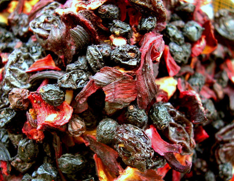 Our Berry Tisane a caffeine-free, balanced herbal tea blend. Bold, juicy berry notes meet a creamy smoothness in this vibrant, fruit-forward tisane. 