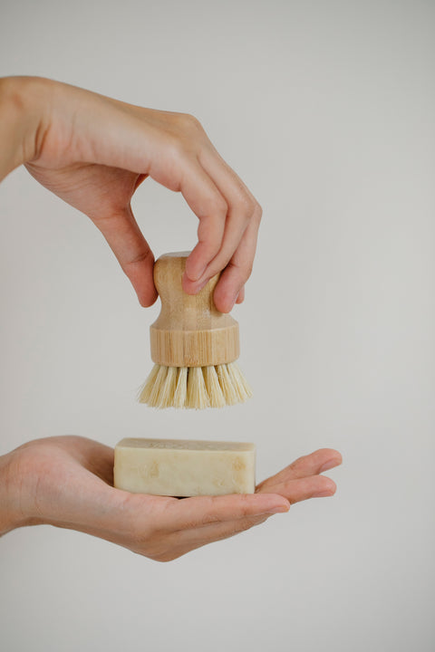 This multi-purpose dish & laundry soap bar is your new go-to eco-conscious and natural cleaning product! Whether it's cleaning your dishes, degreasing surfaces, or removing laundry stains - this soap bar can do it all in an effective, non-toxic and eco-friendly way. 