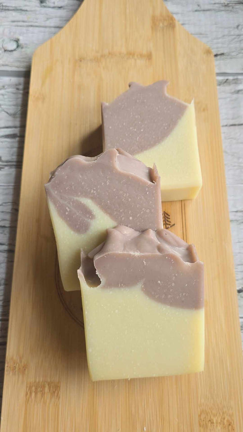 Peak to Creek's Lavender & Bergamot Tallow Bar Soap is a beautiful combination of floral and citrus. This bar soap is made with coconut milk for a silky soft texture, and purple Brazilian clay to help draw out impurities, toxins and excess oils from the skin.