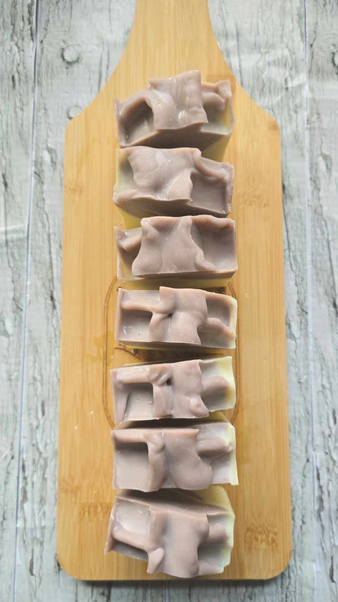 Peak to Creek's Lavender & Bergamot Tallow Bar Soap is a beautiful combination of floral and citrus. This bar soap is made with coconut milk for a silky soft texture, and purple Brazilian clay to help draw out impurities, toxins and excess oils from the skin.