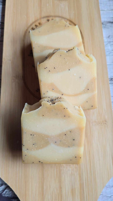 This Lemon Cake Tallow Soap Bar is fresh, sweet, refreshing and lightly exfoliating. The added poppy seeds create a nice little extra to get your skin extra clean and help remove some dead skin and rejuvenate.
