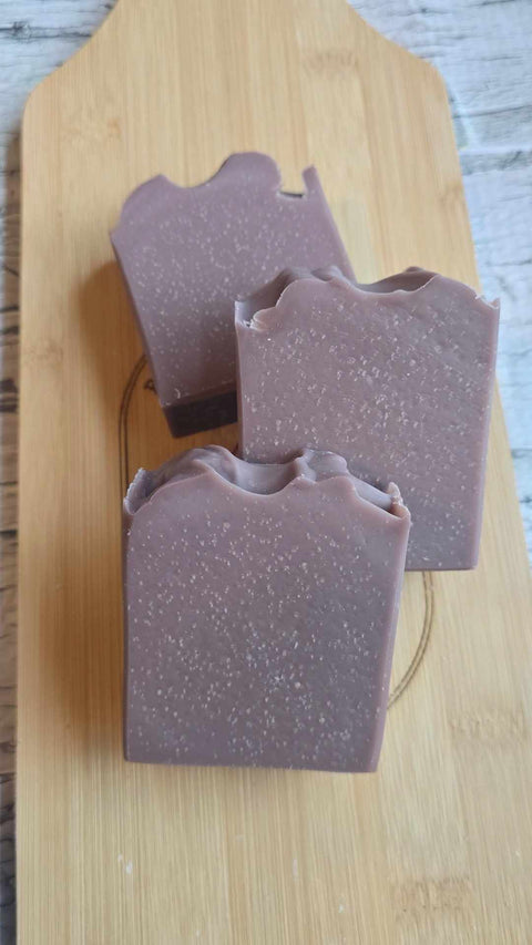 This Purple Smoothie Tallow Soap Bar is a beautiful rich purple colour, due to the Purple Brazilian Clay, and has a beautiful fresh combination of lime + lavender!