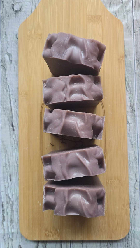 This Purple Smoothie Tallow Soap Bar is a beautiful rich purple colour, due to the Purple Brazilian Clay, and has a beautiful fresh combination of lime + lavender!