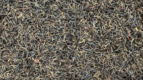 Our Sherpa Ilam Autumn Flush is a premium Black Tea that is a traditional Himalayan autumn flush tea that is harvested after a long season of golden sunshine. This Autumn Flush tea embodies the warmth of its high-mountain origin.