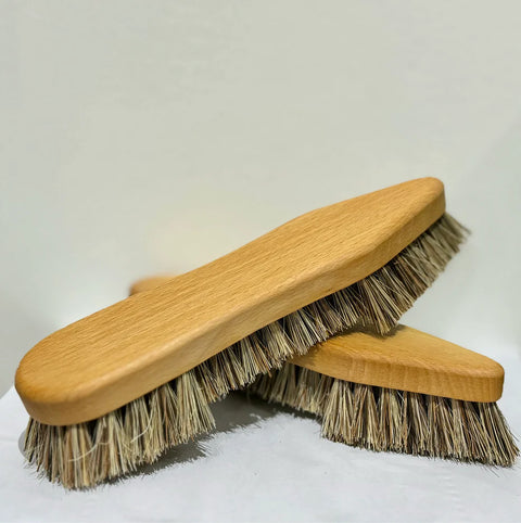 This super scrubbing brush is made from natural materials and is perfect for heavy cleaning! The ergonomic shape of this brush makes it great to grip, allowing you to clean even the toughest of messes and scrub to your heart's content.