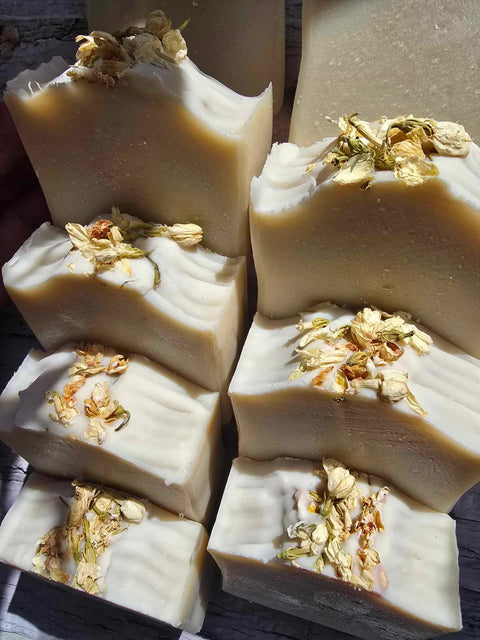 This Woodland Mint Tallow Soap Bar is woodsy, minty and invigorating. This gorgeous tallow bar is made with an refreshing yet grounding blend of organic peppermint tea + french green clay for extra skin nourishment.