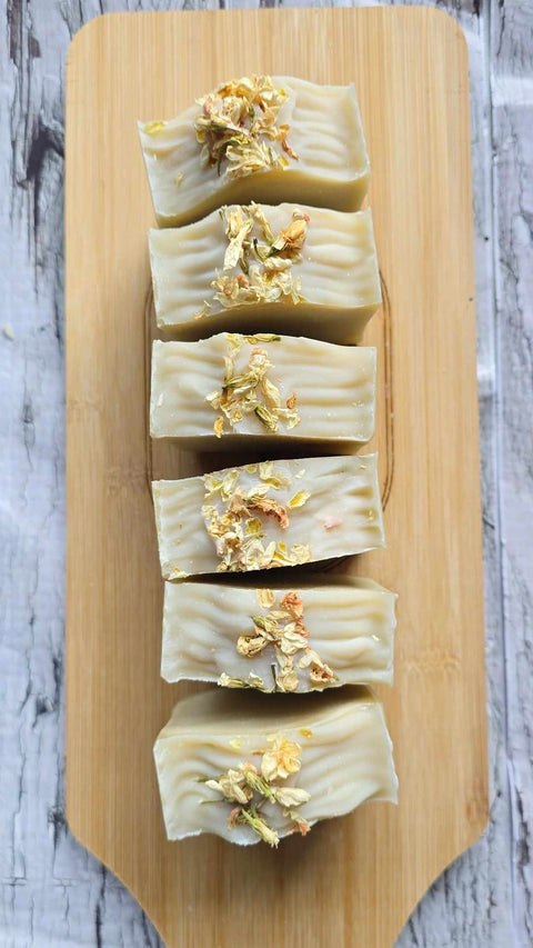 This Woodland Mint Tallow Soap Bar is woodsy, minty and invigorating. This gorgeous tallow bar is made with an refreshing yet grounding blend of organic peppermint tea + french green clay for extra skin nourishment.