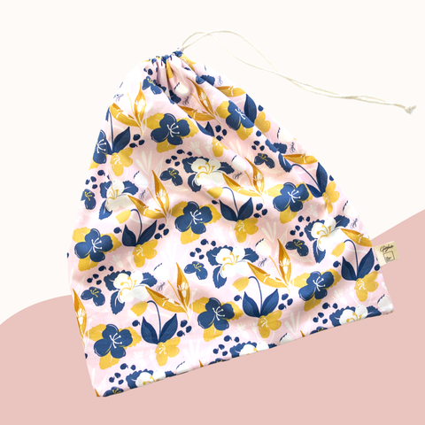 Beeswax food wraps are an all natural, reusable & eco-friendly alternative to plastic wrap in the kitchen and beyond. 
