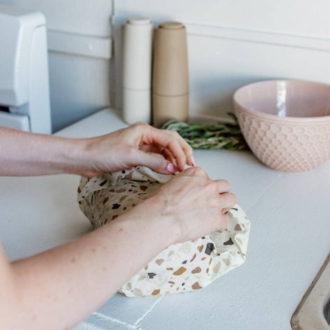 Beeswax food wraps are an all natural, reusable & eco-friendly alternative to plastic wrap in the kitchen and beyond. 
