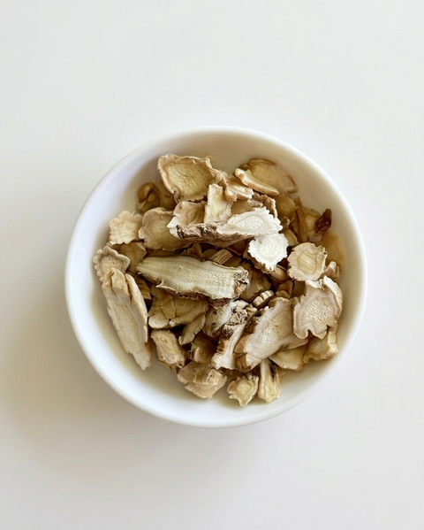 Our Balloon Flower Root (Platycodon grandiflorus) is a traditional botanical ingredient commonly found in herbal apothecaries and wellness collections, and has been carefully lab tested to ensure purity and potency.