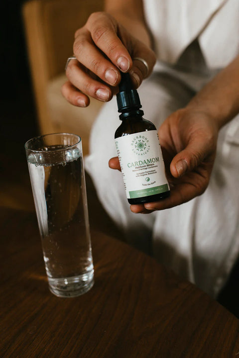 Immerse yourself into the aromatic flavours of Cardamom with these Cardamom Heirloom Bitters by Backbone Botanicals. Enliven your senses with this synergizing blend of citrus and earthiness.