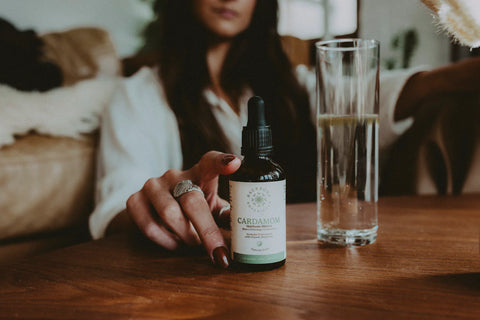 Immerse yourself into the aromatic flavours of Cardamom with these Cardamom Heirloom Bitters by Backbone Botanicals. Enliven your senses with this synergizing blend of citrus and earthiness.