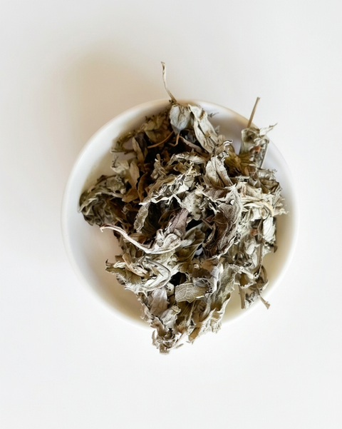 Chinese Mugwort (Artemisia argyi), known in Traditional Chinese Medicine as Ai Ye, is an aromatic herb widely used in East Asian wellness practices. Its leaves are commonly associated with herbal teas, topical preparations, and traditional techniques such as moxibustion.
