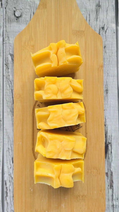 A citrus delight that will awaken you and make you feel alive. The beautiful colour of this soap comes from carrot juice and the lemon + orange combination of pure therapeutic essential oils makes this bar the perfect bar to start your sunny spring or summer day.