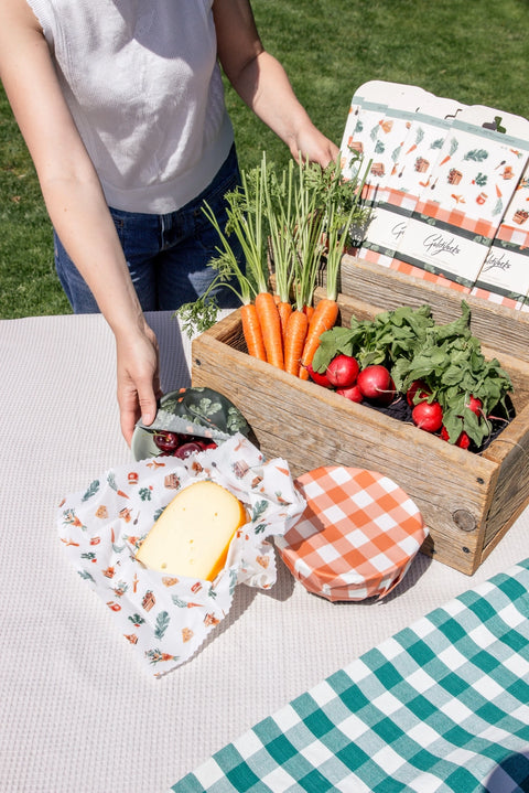 Beeswax food wraps are an all natural, reusable & eco-friendly alternative to plastic wrap in the kitchen and beyond.