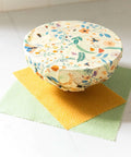 These beeswax food wraps are a reusable and sustainable alternative to plastic wrap! Use them to wrap produce, cover leftovers and more! 