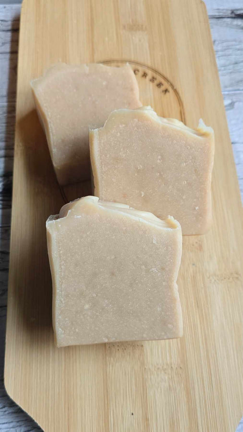 This Goat Milk, Oats & Honey Tallow Soap Bar is the ultimate skin nourishing soap bar. The addition of local honey and colloidal oats make this a dream for sensitive skin!