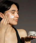 Our second decadent face cream has been designed just for you with a similar texture and effectiveness. Hyaluronic acid and olive squalane deliver deep hydration and long-lasting smoothness. Deep nourishment leaves your skin soft, radiant and thankful.