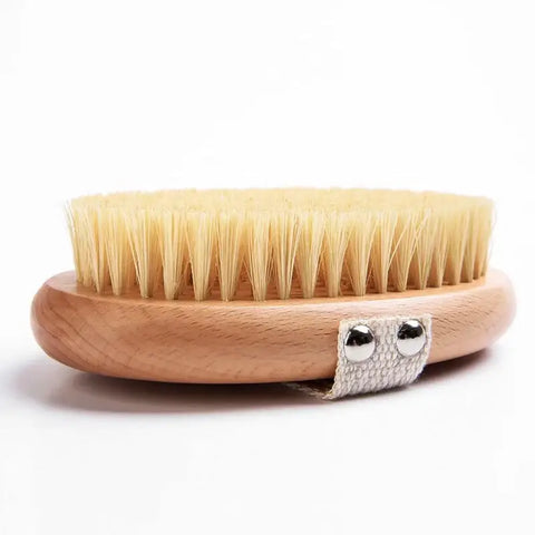 This premium quality body brush is made with natural sisal bristles which are non-irritating and perfectly safe for the skin! This dry brush gently exfoliates the skin, provide stimulating massages, supports the lymphatic system and soothes tired and aching muscles.