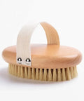 This premium quality body brush is made with natural sisal bristles which are non-irritating and perfectly safe for the skin! This dry brush gently exfoliates the skin, provide stimulating massages, supports the lymphatic system and soothes tired and aching muscles.