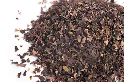 Irish Sea Moss (Chondrus crispus) is a nutrient-dense red algae traditionally used in Irish and coastal herbalism for its ability health supporting properties.