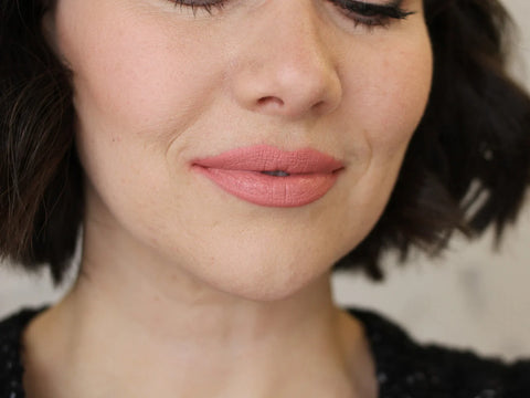 A vintage-inspired, multi-use formula in a classic glass jar—perfect as a cream blush or a lip tint. Designed primarily for cheeks, it offers a smooth but drier texture on the lips compared to traditional lipstick or gloss.