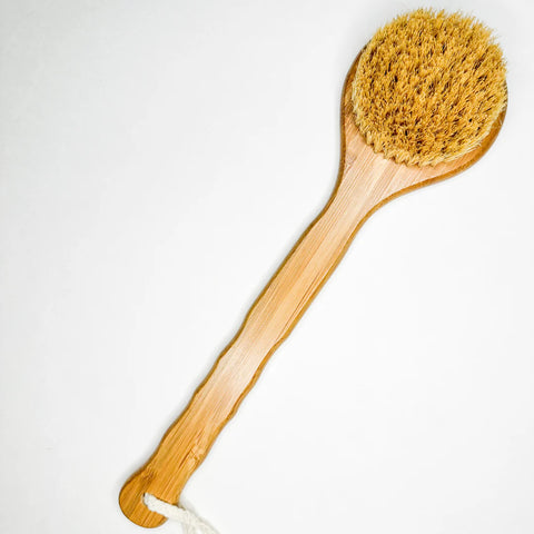This Bamboo Body Dry Brush (Long Handle) is made with natural sisal bristles and an extra long handle, making it perfect for gently exfoliating the skin, stimulating the lymphatic system and soothing tired, aching muscles.