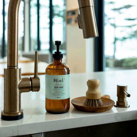 An all natural and biodegradable dish soap that's tough on grease and long lasting. Strong enough to get&nbsp;clean the toughest of dishes, but gentle on your hands and the planet.