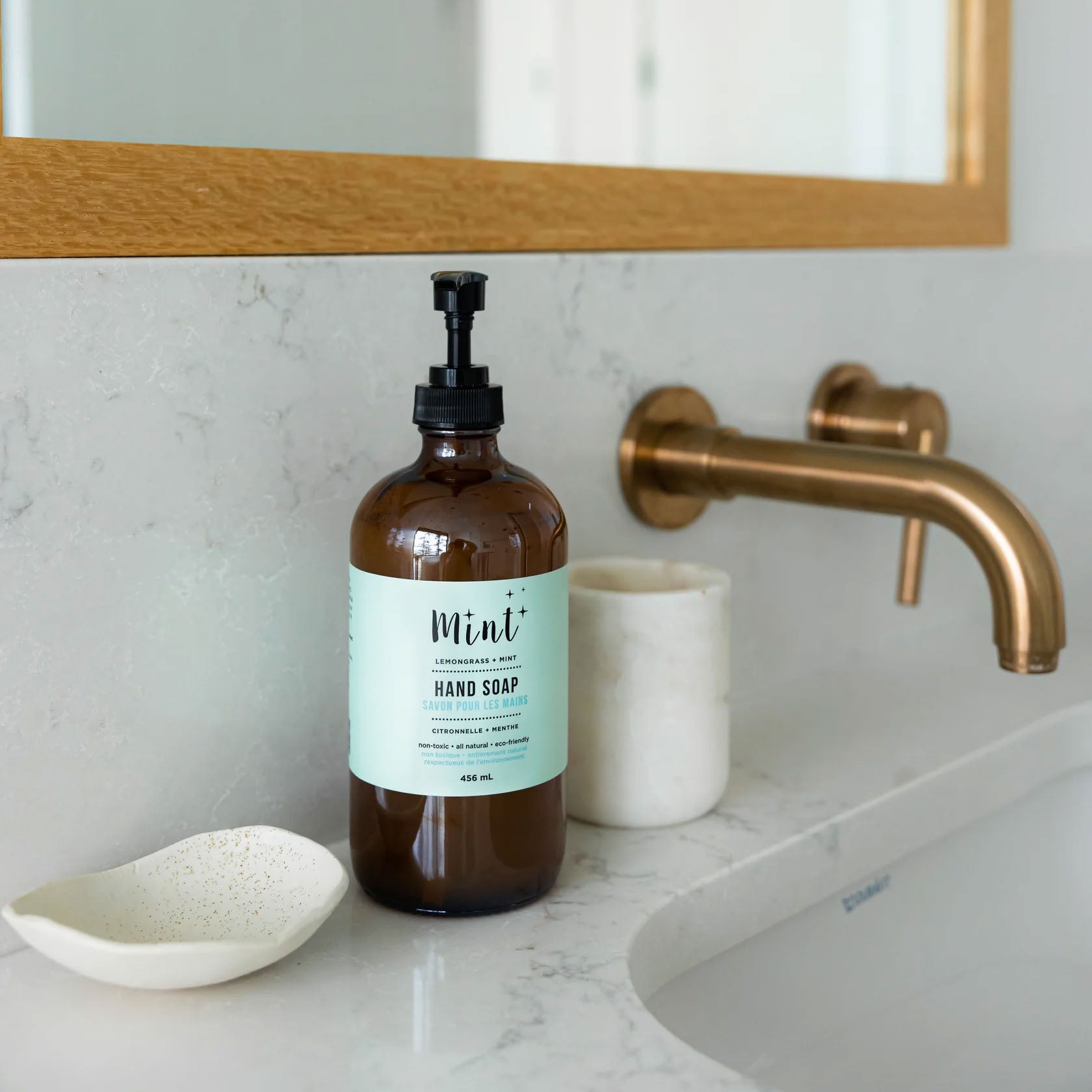 A gentle formula made with jojoba oil and plant-based, all natural cleansing agents that leaves your hands feeling soft and clean.