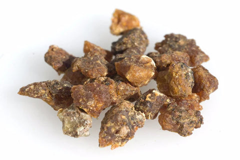 Opopanax Resin (Commiphora erythraea), also known as sweet myrrh, is a fragrant, golden resin traditionally used in Middle Eastern and Mediterranean herbal traditions for its grounding, calming, and purifying properties.