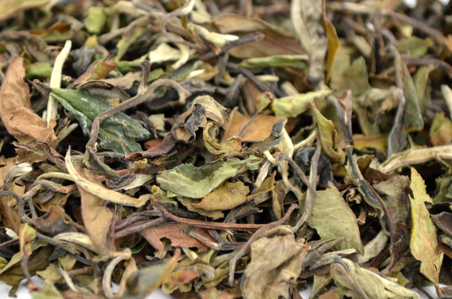 Our organic Pai Mu Tan is a white tea that offers a fresh aroma and a smooth velvety flavour. The tasting notes of Pai Mu Tan are delicate, jammy and reminiscent of a mild Bordeaux.