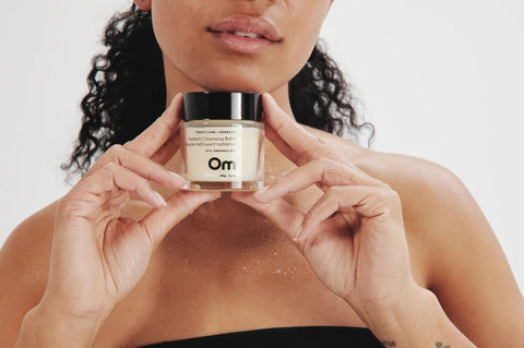 Melt away makeup and sunscreen without soap to leave your skin balanced, glowing and residue-free. We use Marula oil for a potent antioxidant boost. Wait… a high end oil in a wash-off product? That just how we do things. Massage into your skin, then wipe clean with a steamy face cloth. This gentle balm also doubles as an intensely nourishing mask.