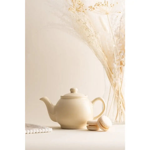 This Classic 2-Cup Tea Pot is perfect for brewing small batches of tea, evoking a cafe-like feeling right in the comfort of your own home.