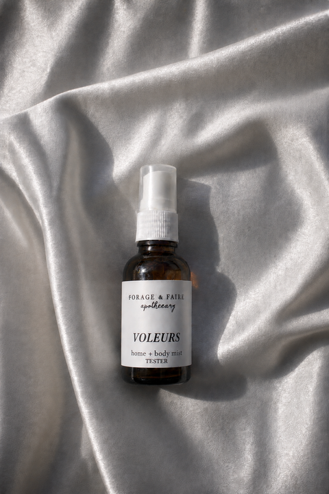 Voleurs home + body mist has been created to help fortify the body. This blend is purifying, cleansing and protective. Voleurs, the French word for Thieves, is our version of the traditional "Thieves" essential oil blend that dates back to the 15th century. This blend is believed to have been used by thieves during the Plague to protect from illness.
