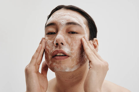 If you crave the feel of a little suds and enjoy a truly clean sensation, you’re in the right place. Our silky, sudsy core cleanser gently exfoliates without removing your skin’s natural oils. Salicylic acid (found in white willow bark) is the hero ingredient, decongesting pore build up and delivering a deep cleanse. Start every morning feeling bright, refreshed and energized.