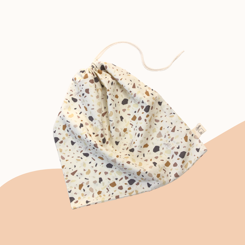 Beeswax food wraps are an all natural, reusable & eco-friendly alternative to plastic wrap in the kitchen and beyond. 