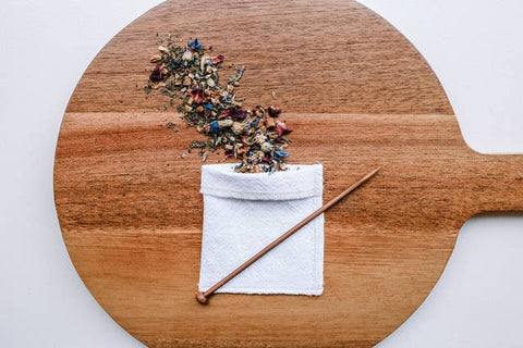 Ditch toxic microplastics in your cup of tea for these 100% organic cotton reusable tea bags! Reusable tea bags are a great way to have a cup of tea without worry of any toxins or creating excess waste.