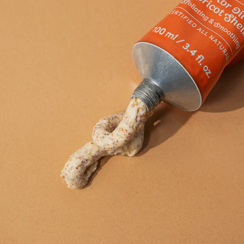 This thoughtfully crafted formula gently exfoliates with natural apricot shells, helping leave skin feeling smooth and refreshed.
