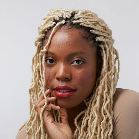 These are full of Goodness! Matte colours for your lips and cheeks (or whatever you like!) are buildable for a natural or more dramatic look. Infused with luxurious oils and pigments to soothe, moisturize and plump lips, cheeks and lids.