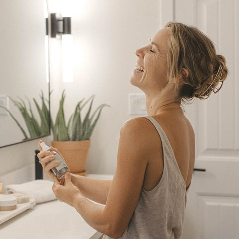 Formulated with Chamomile floral water and Tea Tree and Eucalyptus essential oils, this facial toner provides a gentle and revitalizing touch to support a balanced and refreshed complexion.