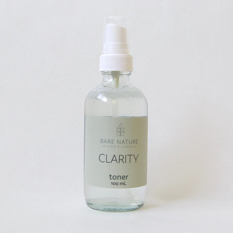 Formulated with Chamomile floral water and Tea Tree and Eucalyptus essential oils, this facial toner provides a gentle and revitalizing touch to support a balanced and refreshed complexion.