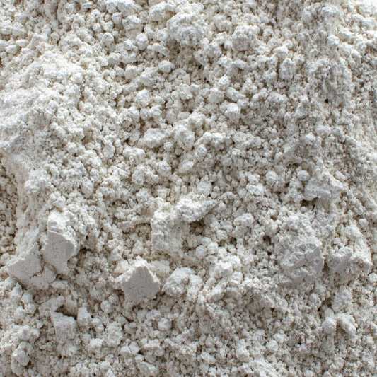 Diatomaceous Earth Clay is made of fossilized diatoms, a form of microscopic algae found in now-dry lake beds. These diatoms are ground into a fine powder that contains many trace minerals and health supporting properties.