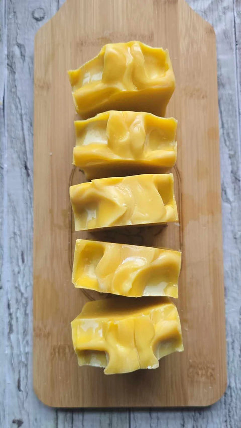 This bar is jam packed with all the Vitamin C fruits, it's a magical blend of pink grapefruit, lime, lemon and orange, It will leave you feeling so fresh and so clean.